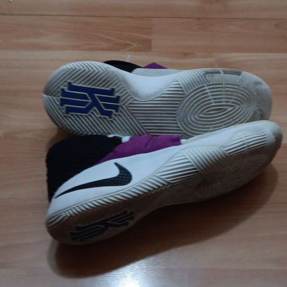 Nike Kyrie 2 - Picture 3 of 3